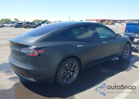 2018 Tesla Model 3 Long Range/Mid Range из США, поврежденный, VIN 5YJ3E1EA4JF021040